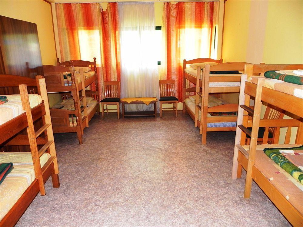 Hostel Izvor Подгорица Экстерьер фото